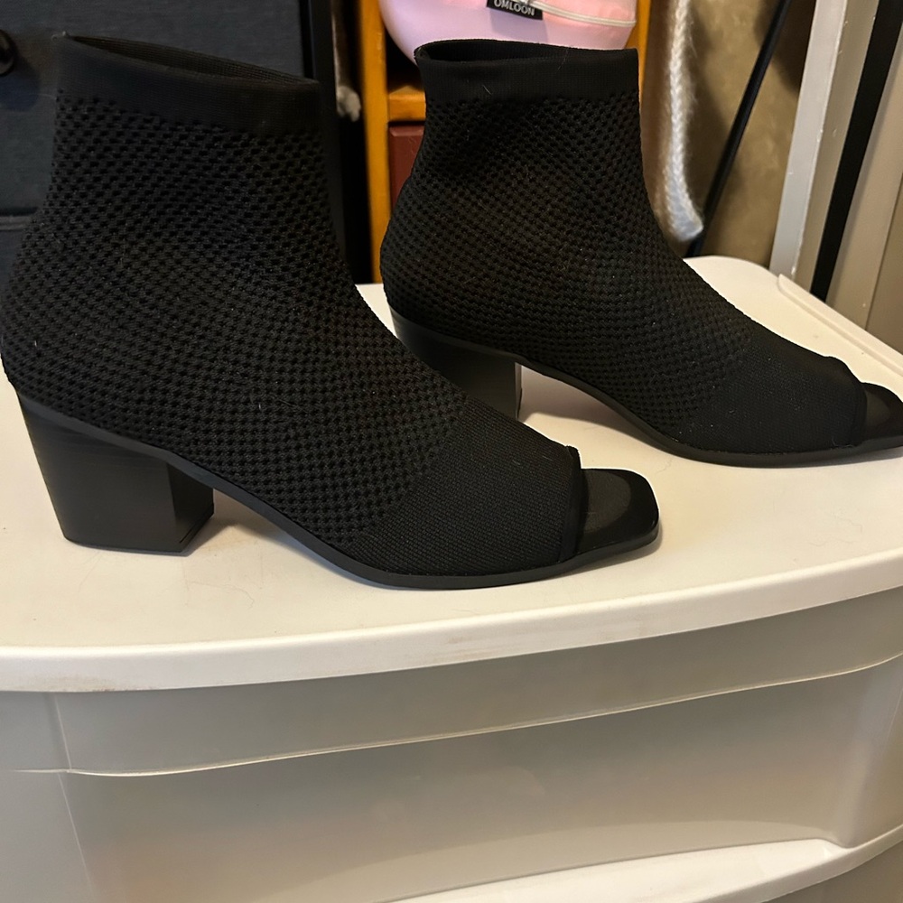 Open toe booties - Picture 3 of 4